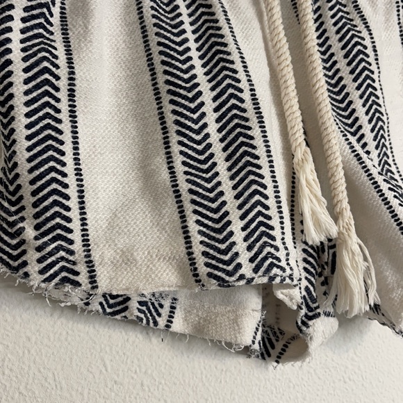 Dolphin hem boho shorts - Picture 2 of 8